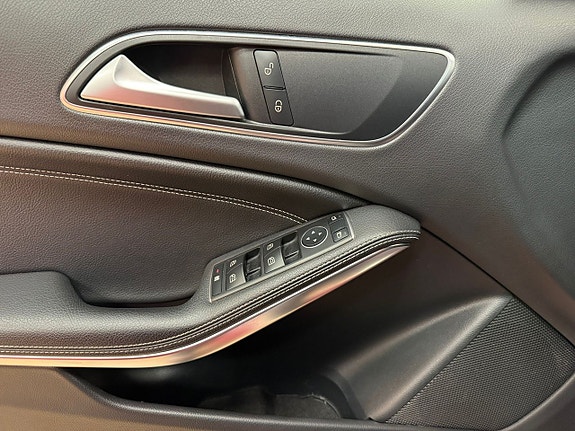 Mercedes-Benz A180 25 of 25