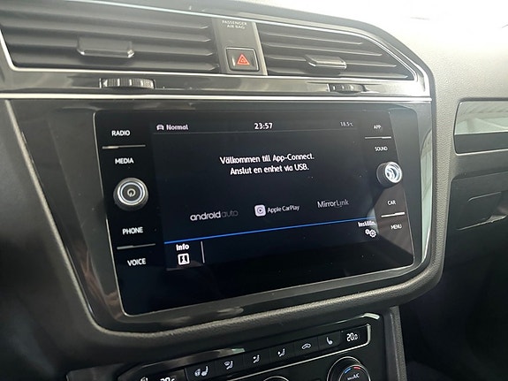 Volkswagen Tiguan 9 of 12