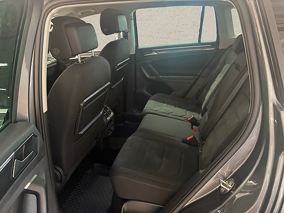 Volkswagen Tiguan 7 of 12