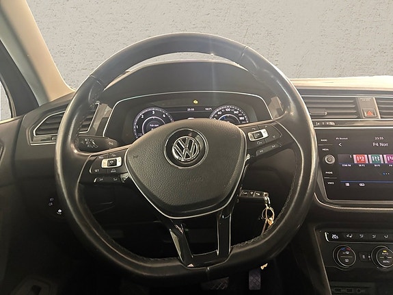 Volkswagen Tiguan 6 of 12