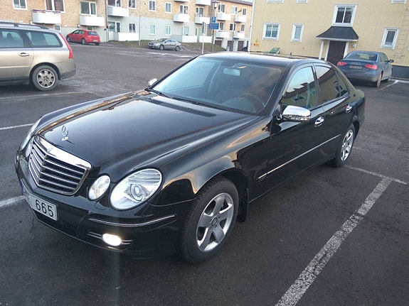 Mercedes-Benz E200 2 of 5