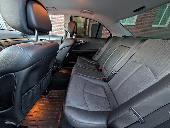 Mercedes-Benz E200 5 of 5