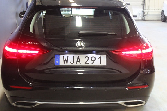 Mercedes-Benz C300 e 4 of 5