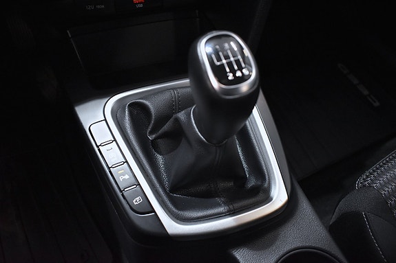 Kia Ceed 10 of 17
