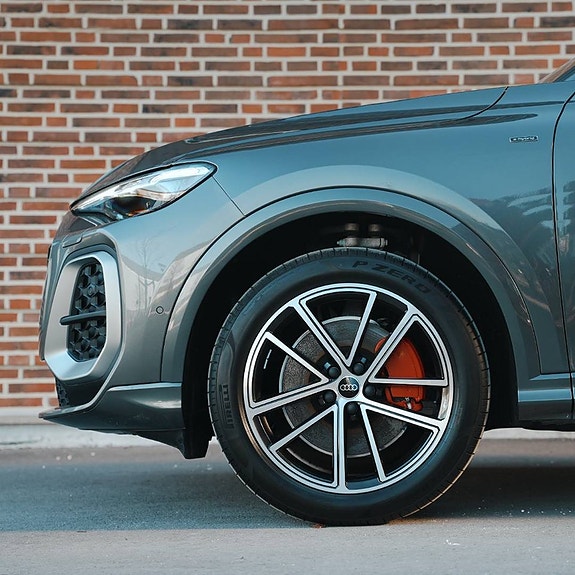 Audi Q5 2 of 5