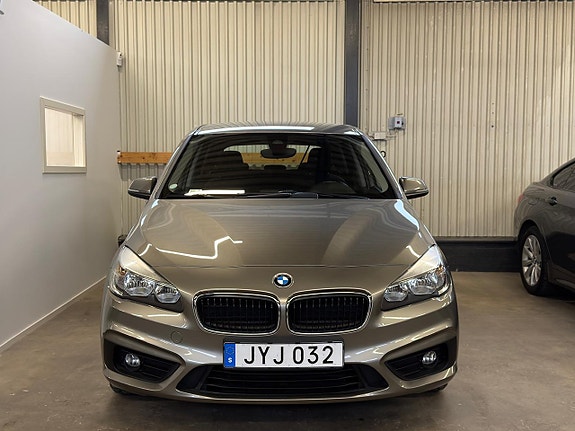 BMW 218 3 of 5
