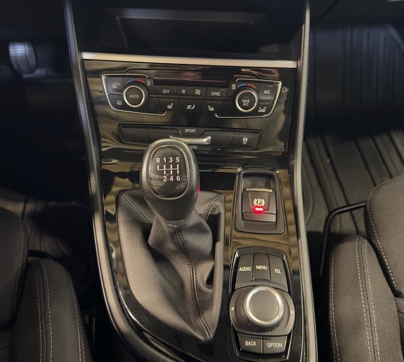 BMW 218 10 of 14