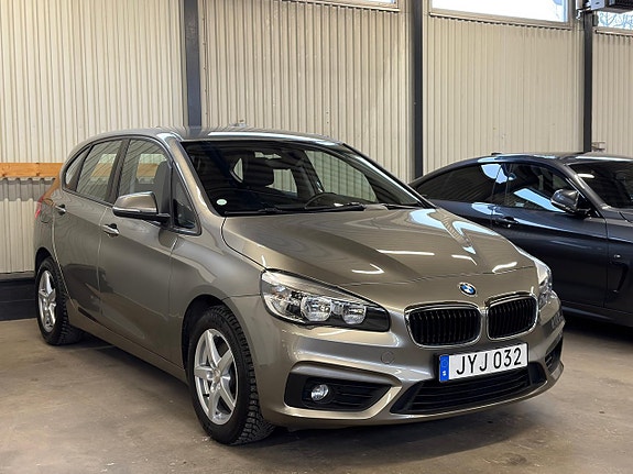 BMW 218 4 of 5