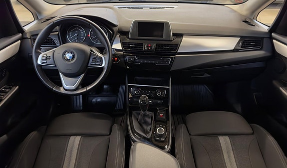 BMW 218 9 of 14