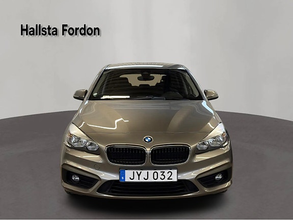 BMW 218 2 of 14