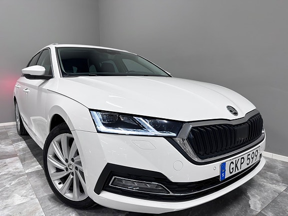 Skoda Octavia 2 of 5