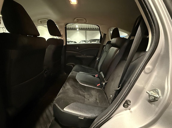 Honda CR-V 10 of 16