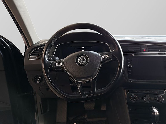 Volkswagen Tiguan 10 of 15