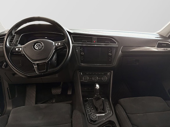 Volkswagen Tiguan 9 of 15