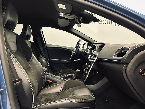 Volvo V40 11 of 12