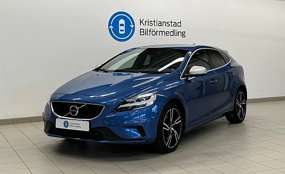 Volvo V40 2 of 12