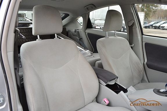 Toyota Prius 11 of 14