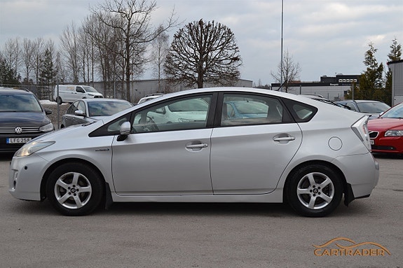 Toyota Prius 3 of 5