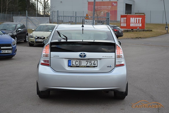 Toyota Prius 6 of 14
