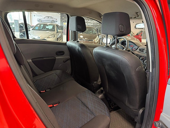 Renault Clio 9 of 14