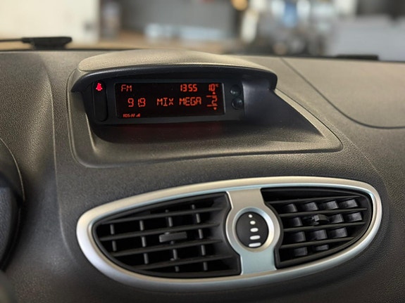 Renault Clio 13 of 15