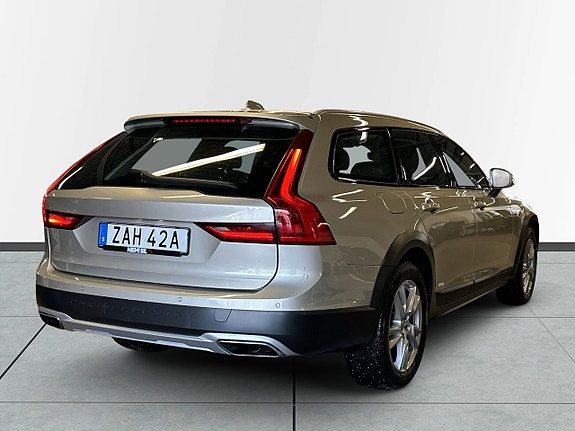 Volvo V90 Cross Country 6 of 19
