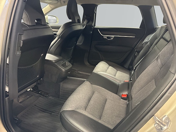 Volvo V90 Cross Country 13 of 19