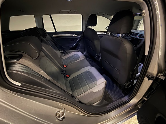 Volkswagen Golf Alltrack 9 of 14