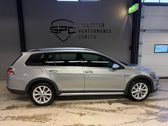 Volkswagen Golf Alltrack 2 of 5