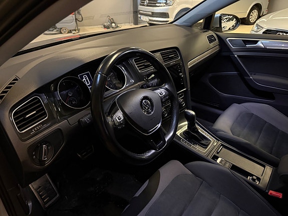 Volkswagen Golf Alltrack 12 of 14