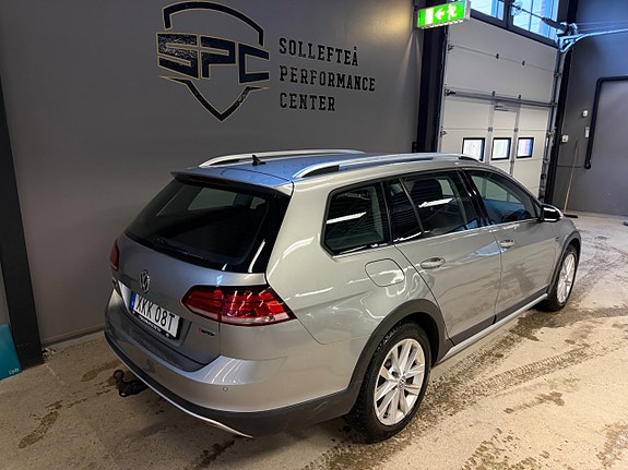 Volkswagen Golf Alltrack 3 of 5