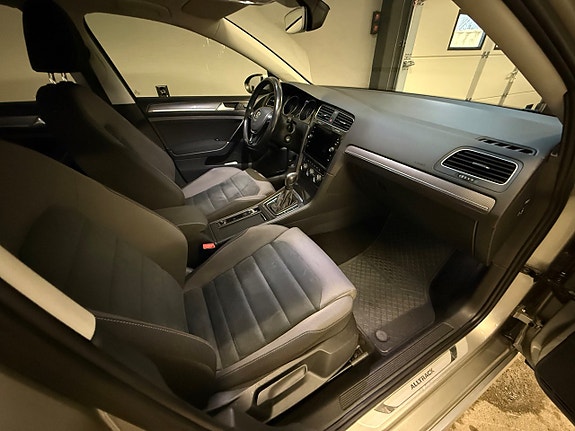 Volkswagen Golf Alltrack 8 of 14