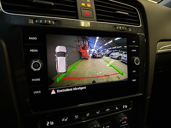 Volkswagen Golf Alltrack 11 of 14
