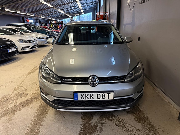 Volkswagen Golf Alltrack 4 of 5