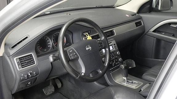 Volvo V70 13 of 17