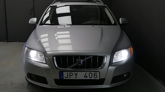 Volvo V70 4 of 5