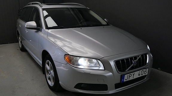 Volvo V70 2 of 5