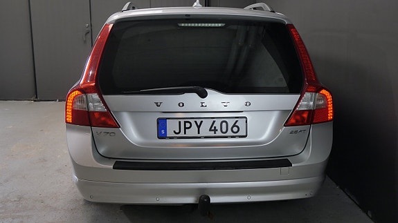 Volvo V70 7 of 17