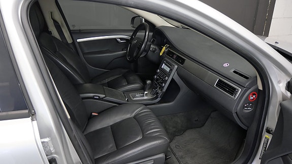 Volvo V70 9 of 17