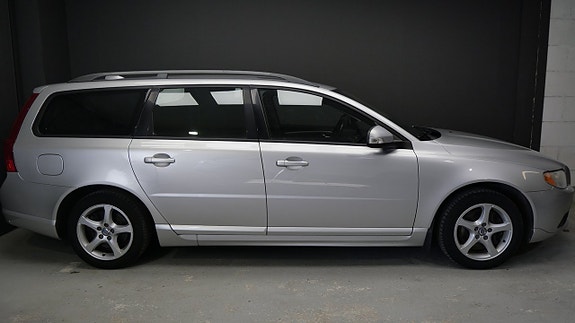 Volvo V70 3 of 5