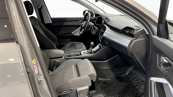 Audi Q3 3 of 5
