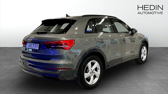 Audi Q3 2 of 5