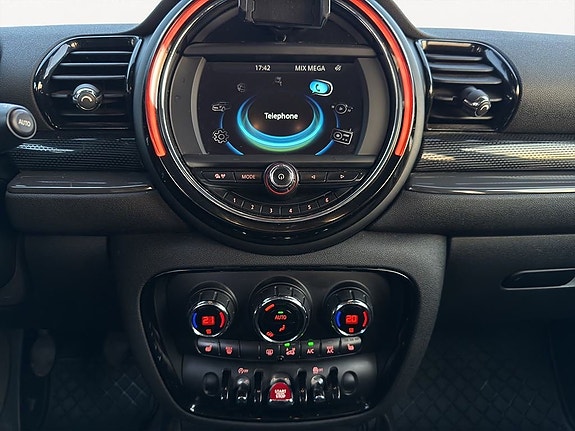 MINI Cooper 13 of 21