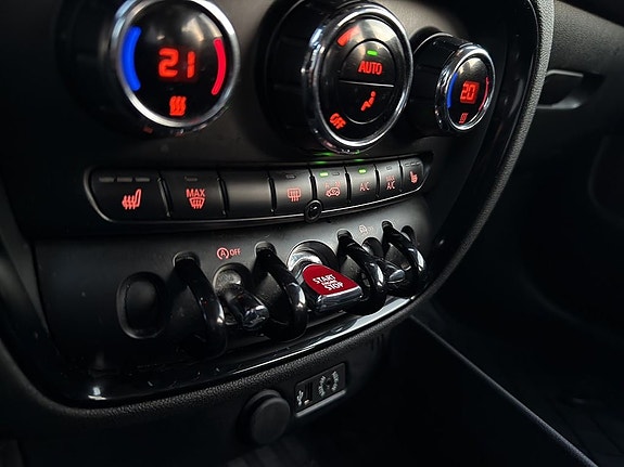 MINI Cooper 15 of 21