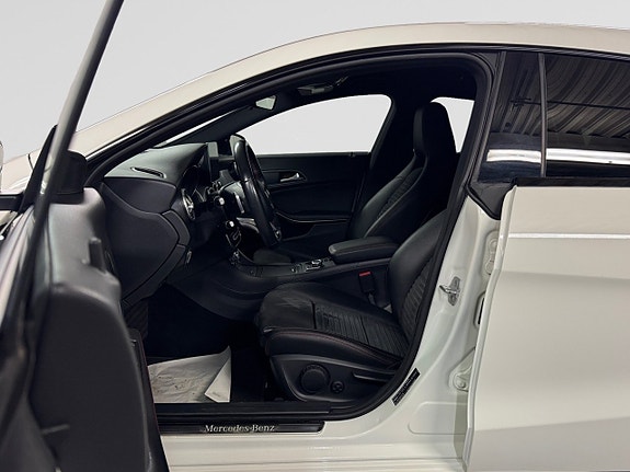 Mercedes-Benz CLA200 11 of 22