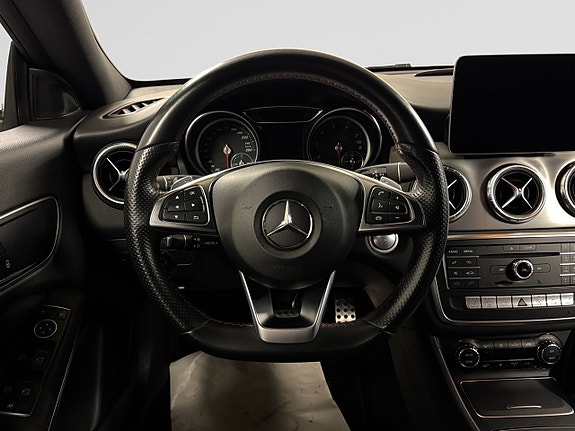 Mercedes-Benz CLA200 14 of 22