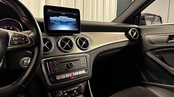 Mercedes-Benz CLA200 16 of 22