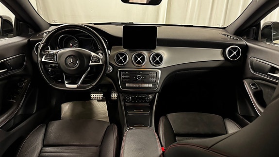 Mercedes-Benz CLA200 13 of 22