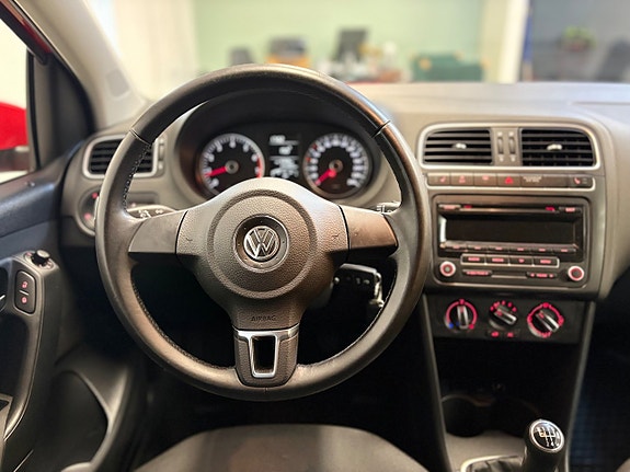 Volkswagen Polo 10 of 16