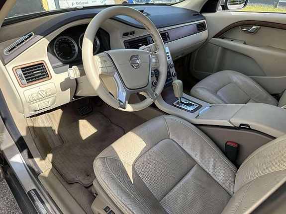 Volvo XC70 5 of 5